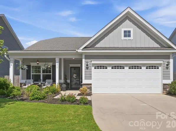 8415 Dumphries Dr, Huntersville, NC 28078