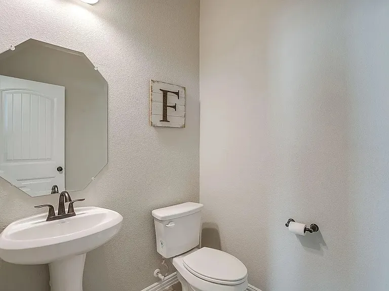 Downstairs 1/2 bathroom
