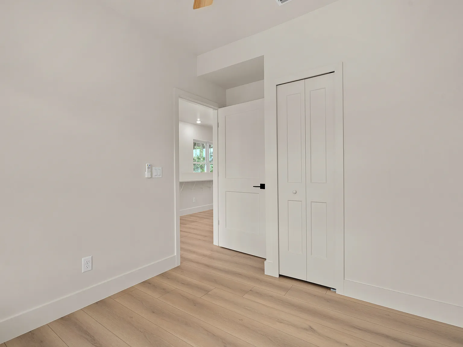 3 bed, 872 sqft, $2,699 — Photo 4