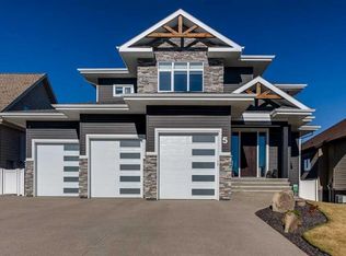 5 S Leonard Close, Sylvan Lake, AB T4S 0E7