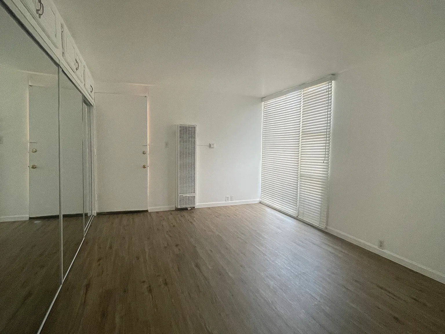 Belmont Apartments — Photo 1