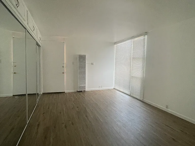 Belmont Apartments — Photo 1