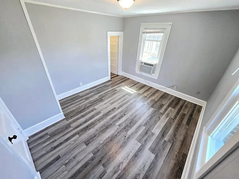 426 S Beaumont Ave #C — Photo 8