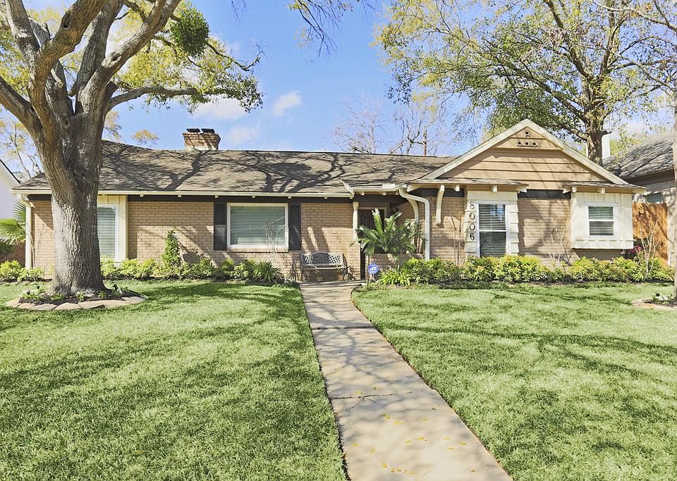 Beautifully updated, sprawling one story home in popular Briarmeadow! Fresh landscaping and charm gr
