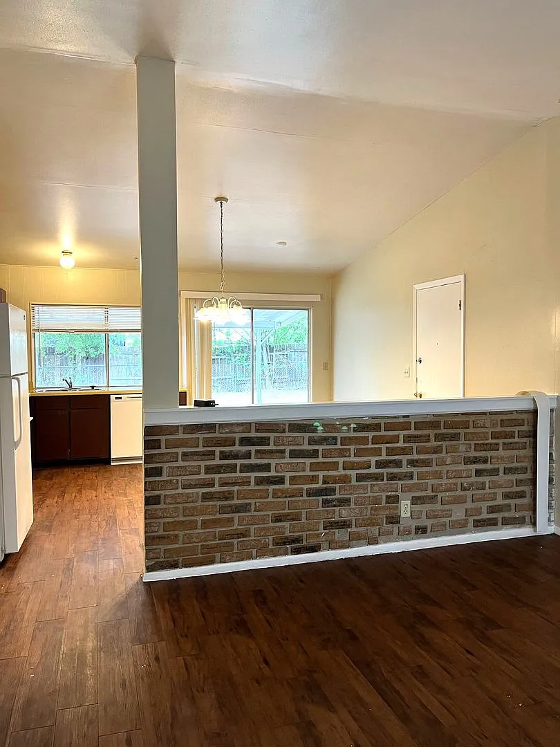 7603 Glen Vista — Photo 3