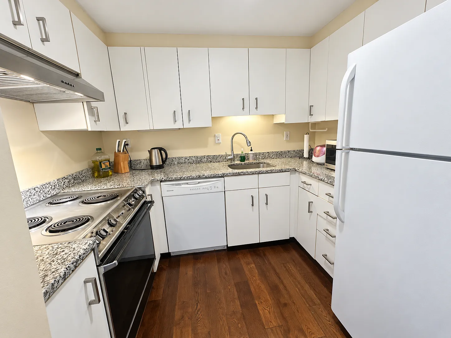 1 bed, 863 sqft, $3,000 — Photo 3