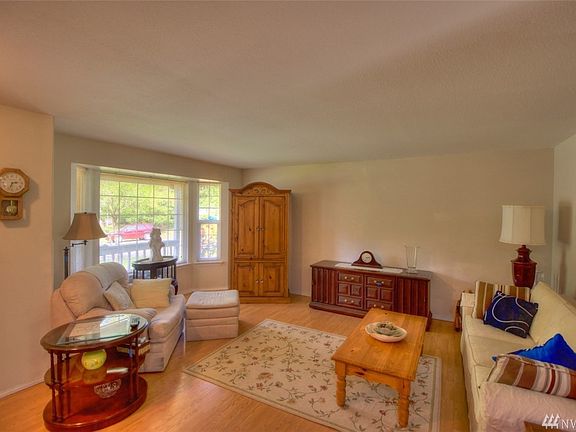 4th image of 214 Country Estates Dr W