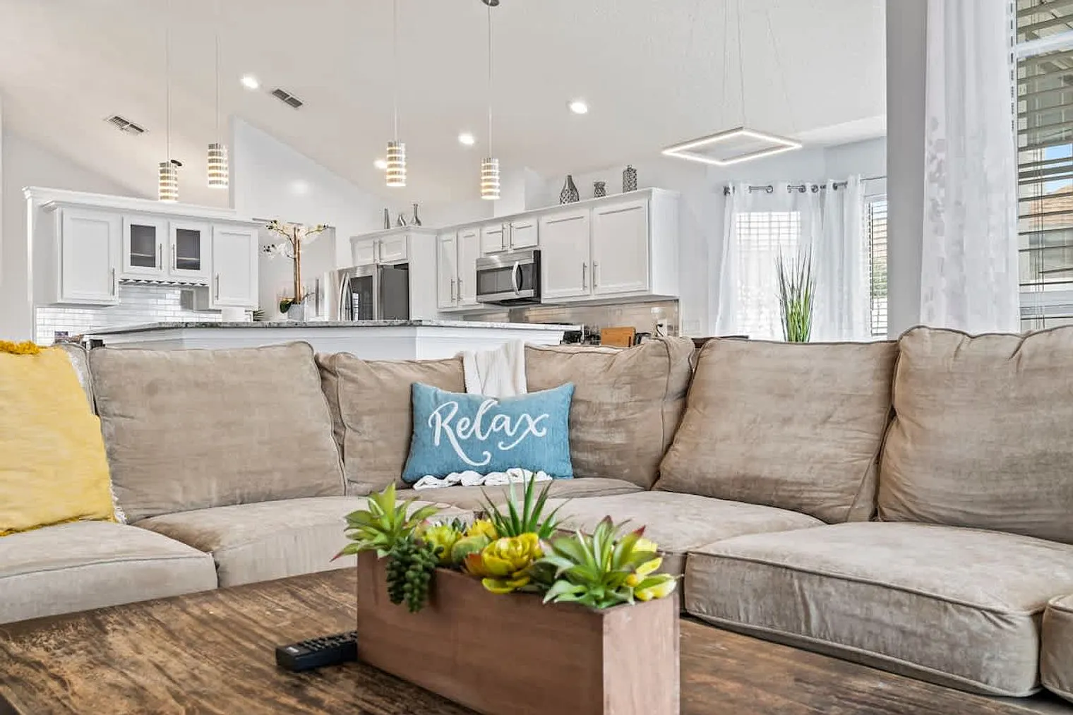 5 bed, 2.0 bath, 2529 sqft, $8,165 — Photo 1