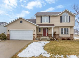 320 W 33rd Ave, Marion, IA 52302