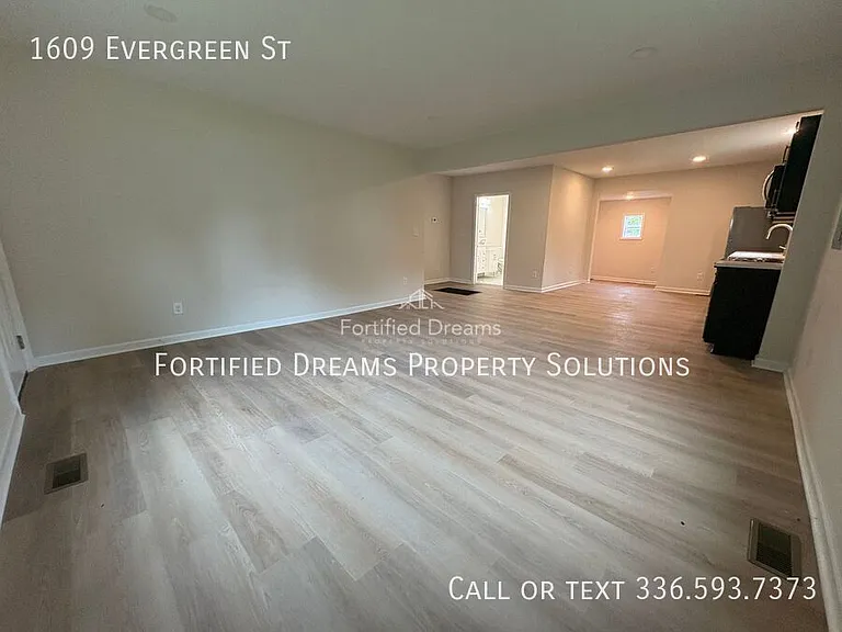 1609 Evergreen St — Photo 5