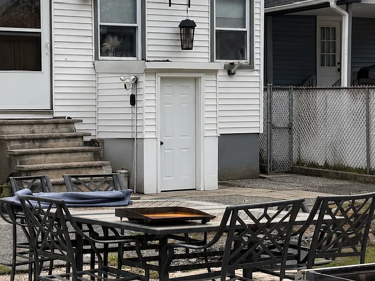 Elm St — Photo 14