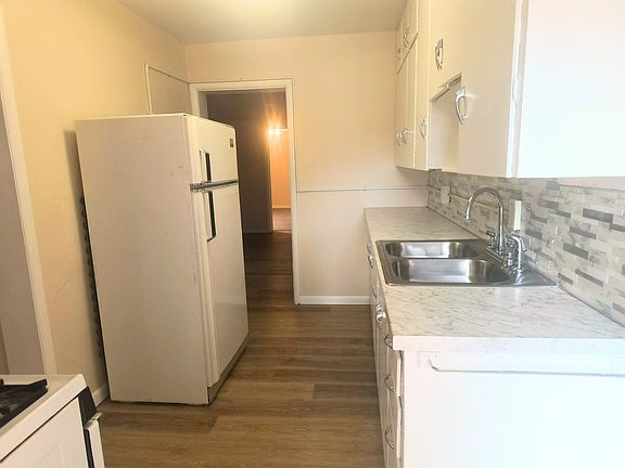 5th image of 1404 Martin Ln #C