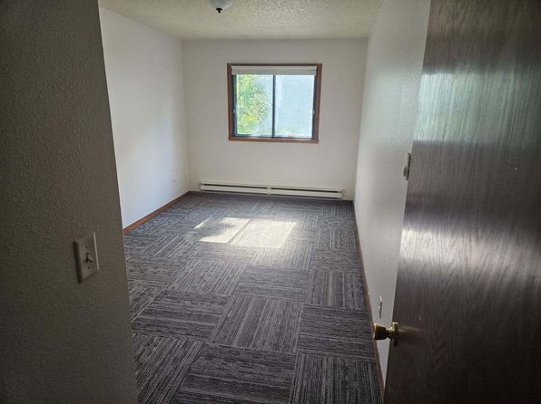 2616 Country Club Pkwy #11, Moorhead, MN 56560