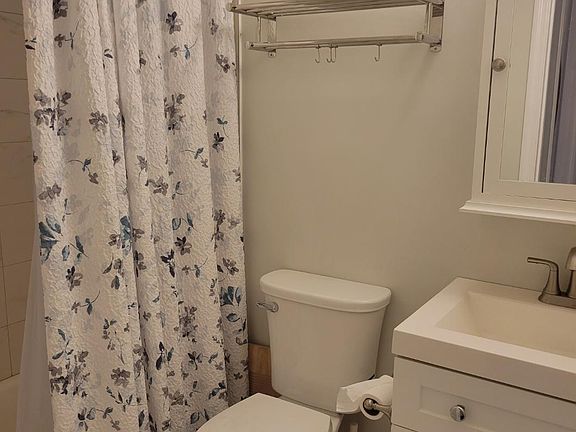 3rd image of 110 Palo Alto Dr