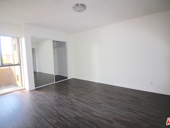 4th image of 1725 Grismer Ave #110A