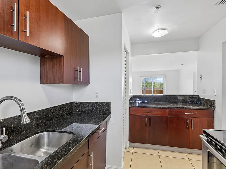 The Oaks Condominium — Photo 50