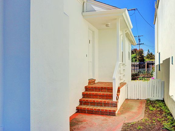 3rd image of 170 Lake Vista Ave