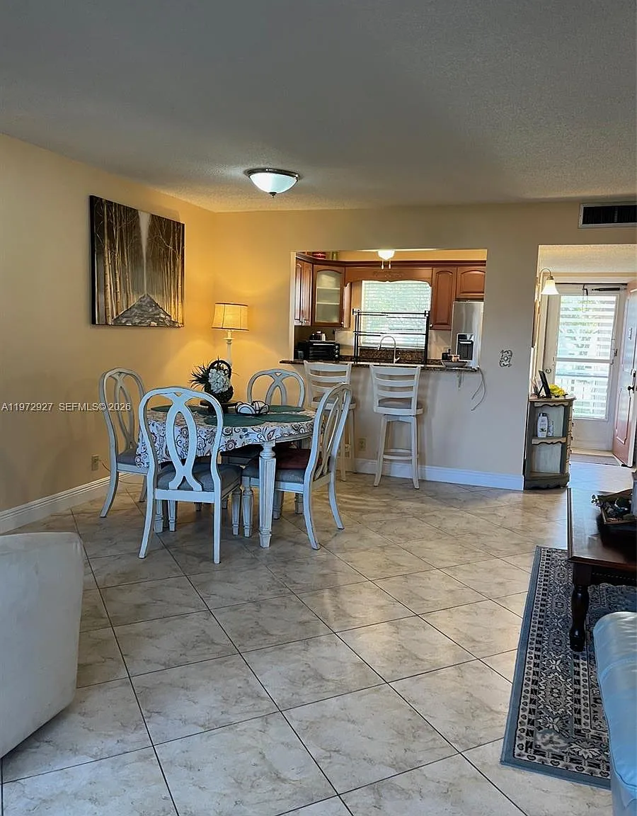 Lakeside Village Condo 6 — Photo 1