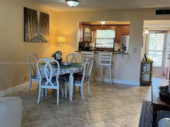 752 Lori Dr APT 218, Palm Springs, FL 33461