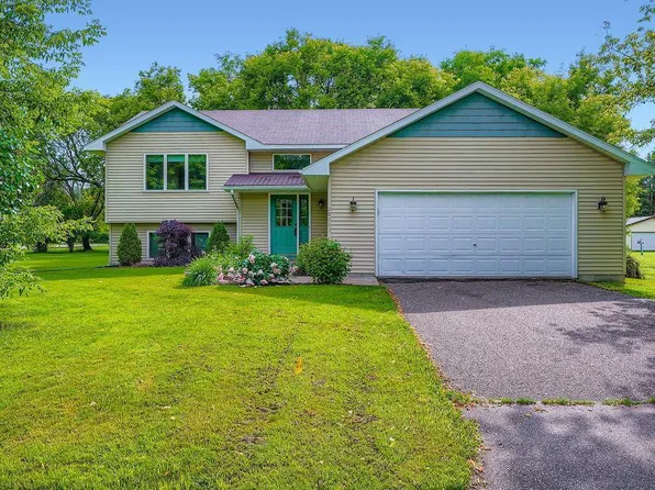 28065 Old Towne Rd, Chisago City, MN 55013