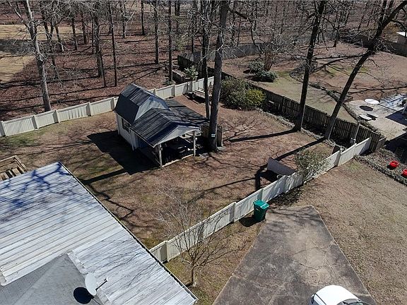 4th image of 911 Noble Rd