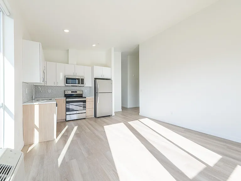 8770 N Willamette Blvd — Photo 7