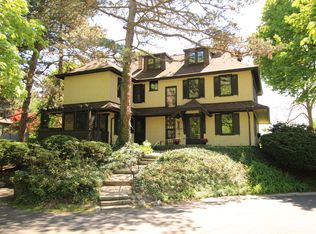 7 Highland Hgts Dr, Rochester, NY 14618