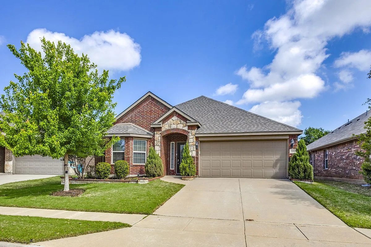 3 bed, 2.0 bath, 2173 sqft, $2,300 — Photo 1