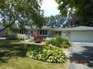 1130 Longmeadow Dr, Glenview, IL