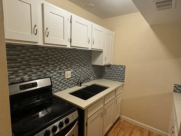 3000 Broadway St #16 — Photo 6