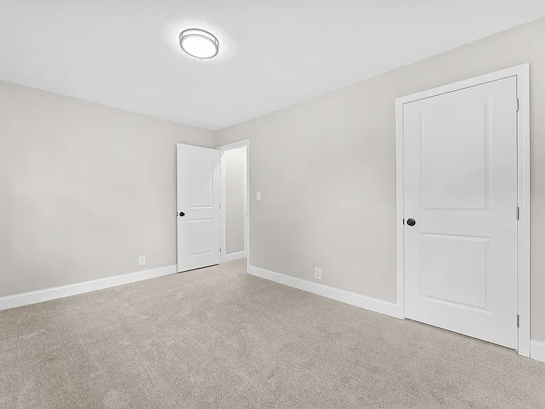 2124 Woodbine Ave — Photo 16