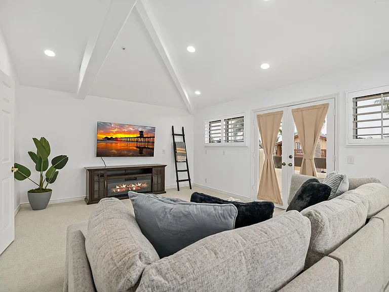 3972 Humboldt Dr — Photo 40
