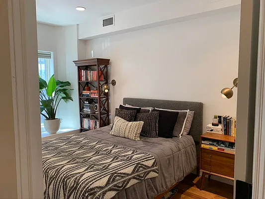 Rented by Brownstone Property Group | media 33