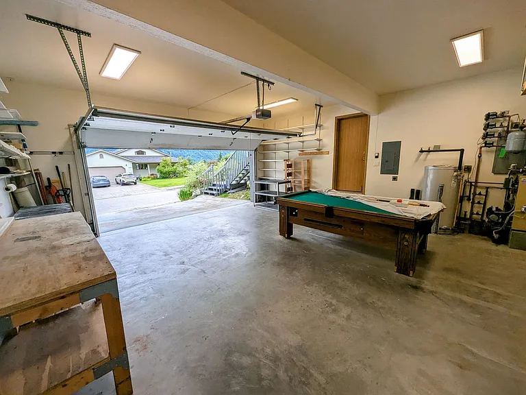 2981 Foster Ave — Photo 34