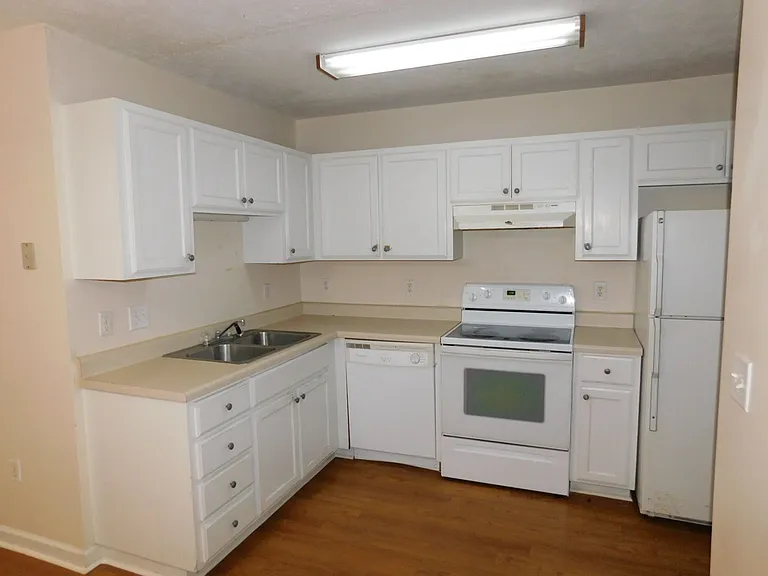 7 Donnell Ave — Photo 5