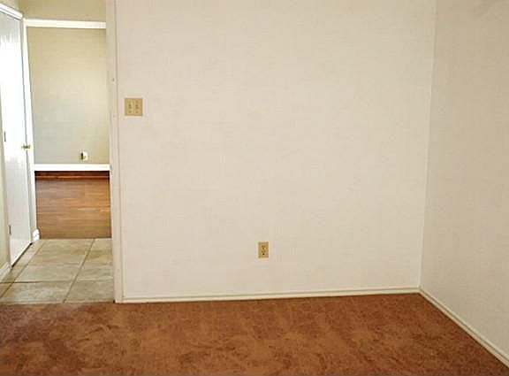 3rd image of 917 Lake Bluff Dr