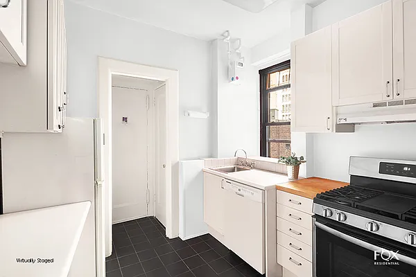 255 West End Avenue #7B in Lincoln Square, Manhattan