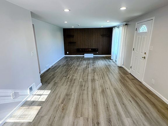 4th image of 1185 Brighton Rd