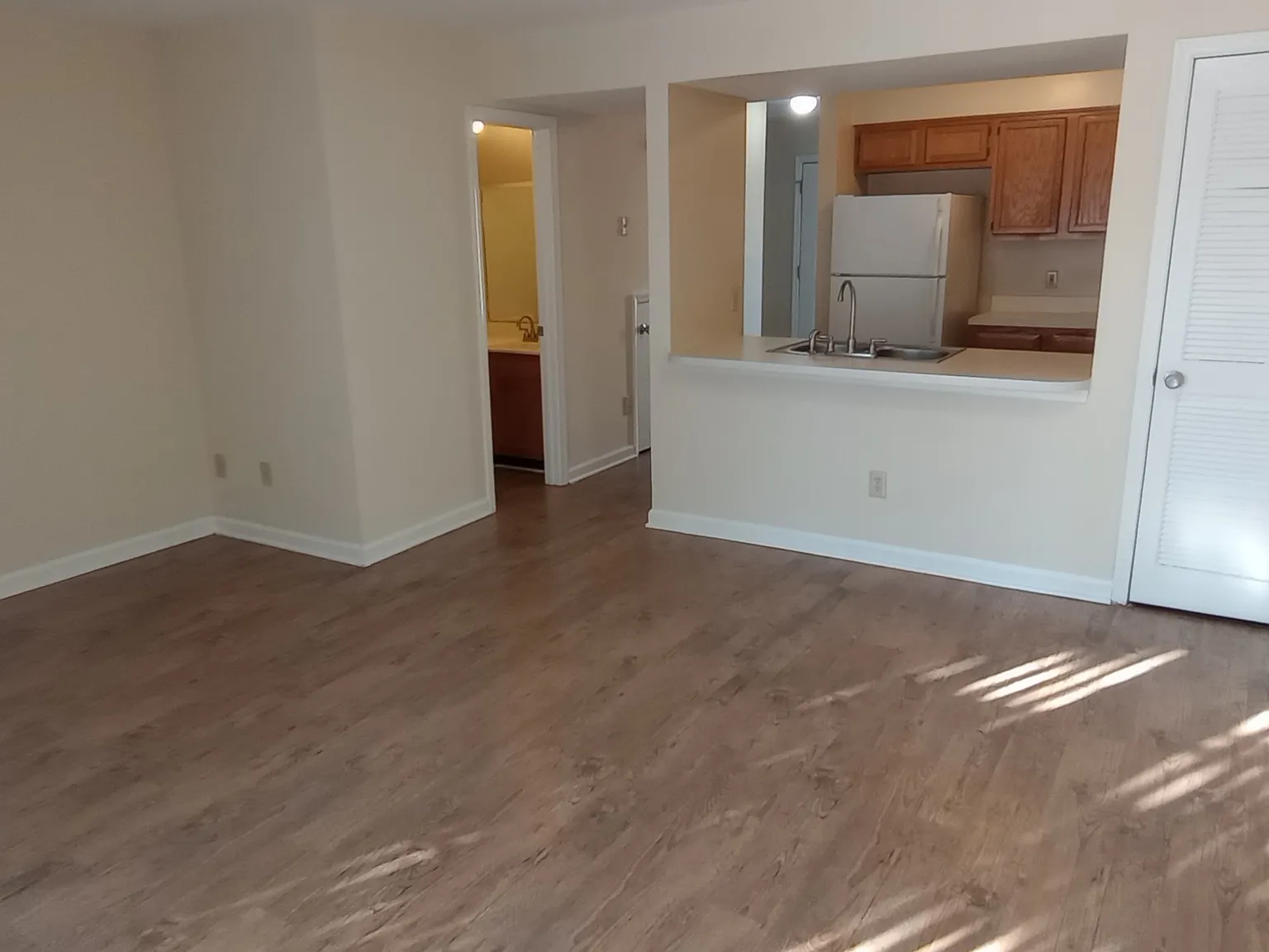 2 bed, 1.5 bath, 1100 sqft, $1,750 — Photo 2