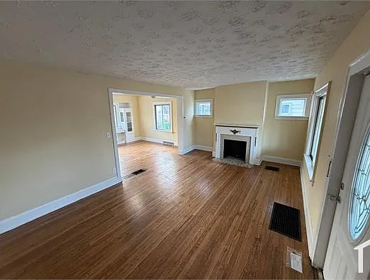 12816 Thornhurst Ave — Photo 11