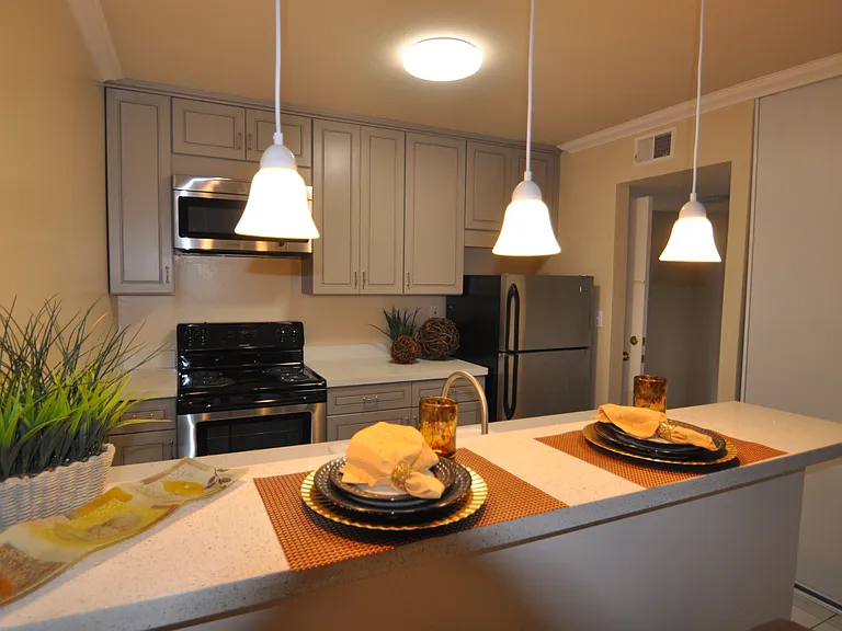 Oak Park Manor — Photo 32