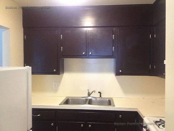 3rd image of 580 Bridge St APT 38
