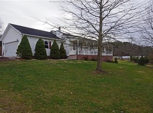 2 Carol Dr, Hurricane, WV 25526