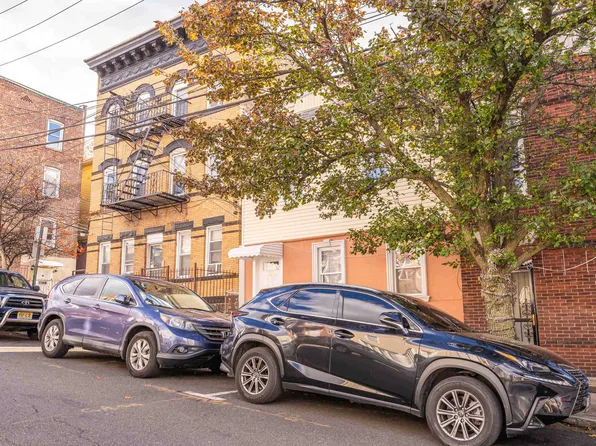 1111 6th Street image 2 of 15