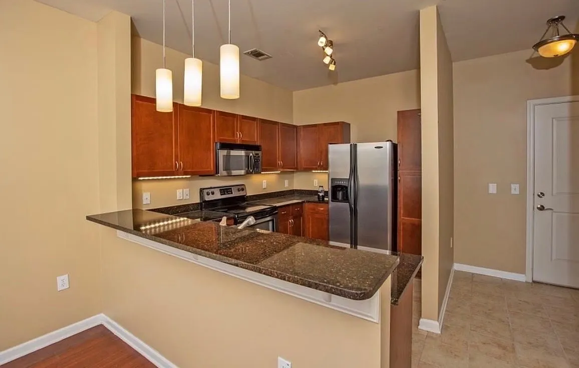 870 Mayson Turner Rd NW — Photo 3