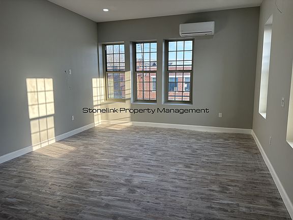 4th image of 387 Broad St #112