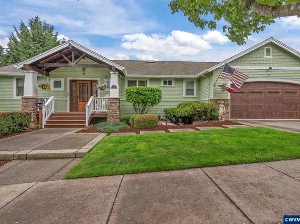 447 NW Mount Mazama St, McMinnville, OR 97128