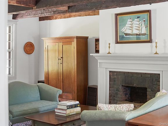 5th image of 809 Traver Road