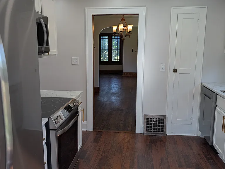 92 W State St — Photo 4