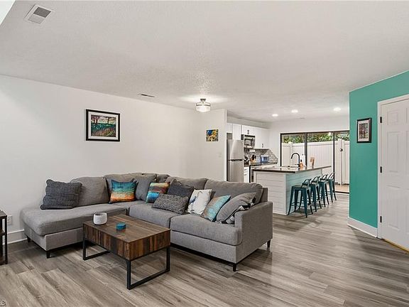 3rd image of 209 Tanners Mill Ct
